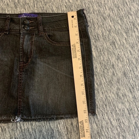 MILEY CYRUS Womens Size 9 Dark Gray Denim Jean Cutoff Mini Skirt Max Azria - Picture 2 of 5
